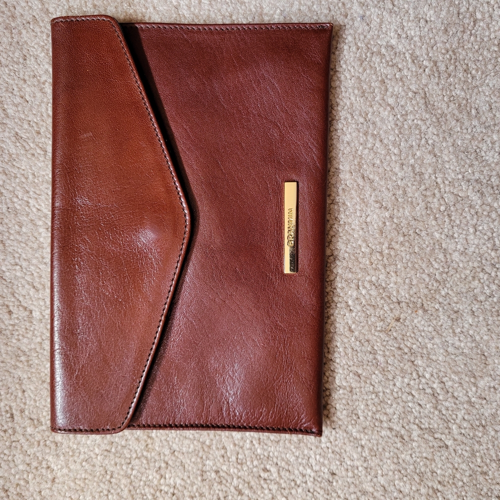 EXCELLENT CONDITION BRAHMIN ENVELOPE CLUTCH